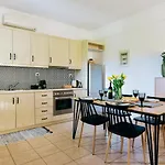 Oliva Homes Hotel apartamentowy Dhiyellótika