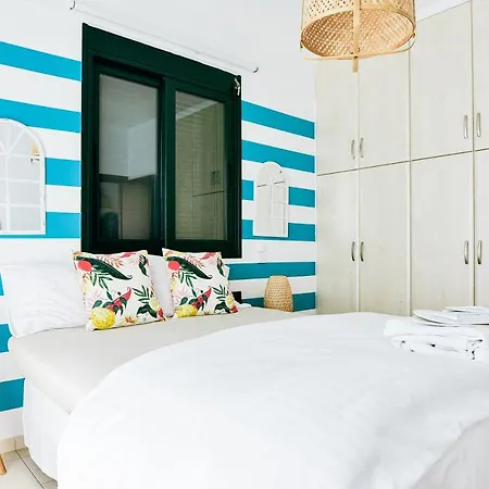 アパートホテル Oliva Homes 4*