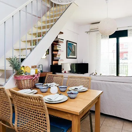 アパートホテル Oliva Homes 4*