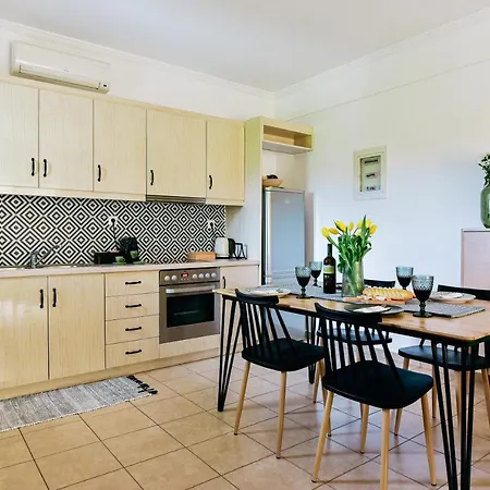 Oliva Homes Aparthotel Dhiyellótika